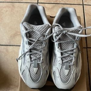 Yeezy 700 v2 Static size 11 all items guaranteed authentic